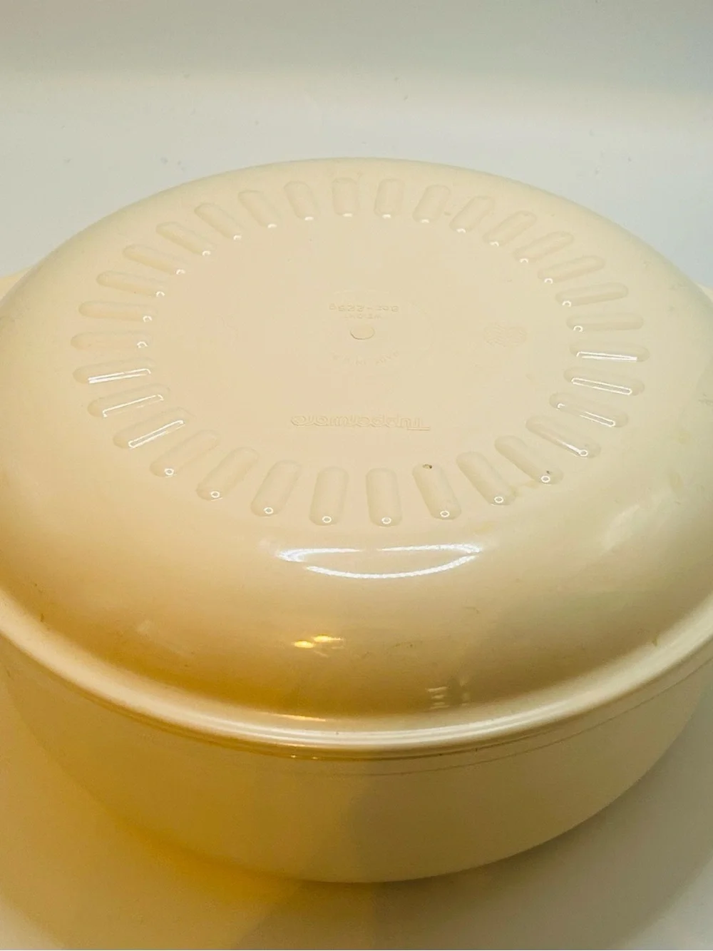 Tupperware vintage microwave cooker and 6 cups microwave steamer